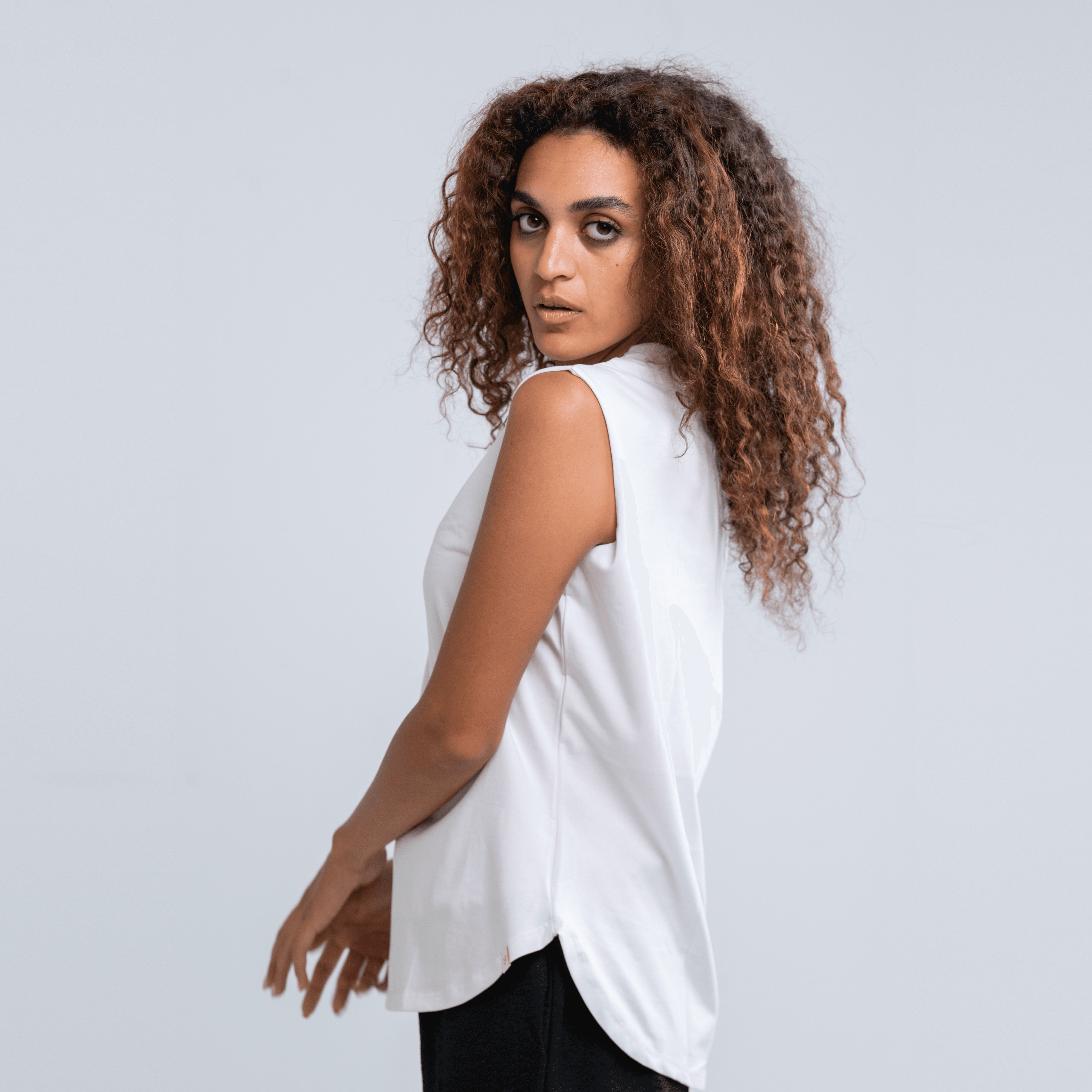 DOUBLE LAYER LONG FIT SLEEVELESS BASIC T-SHIRT Round - Breathe