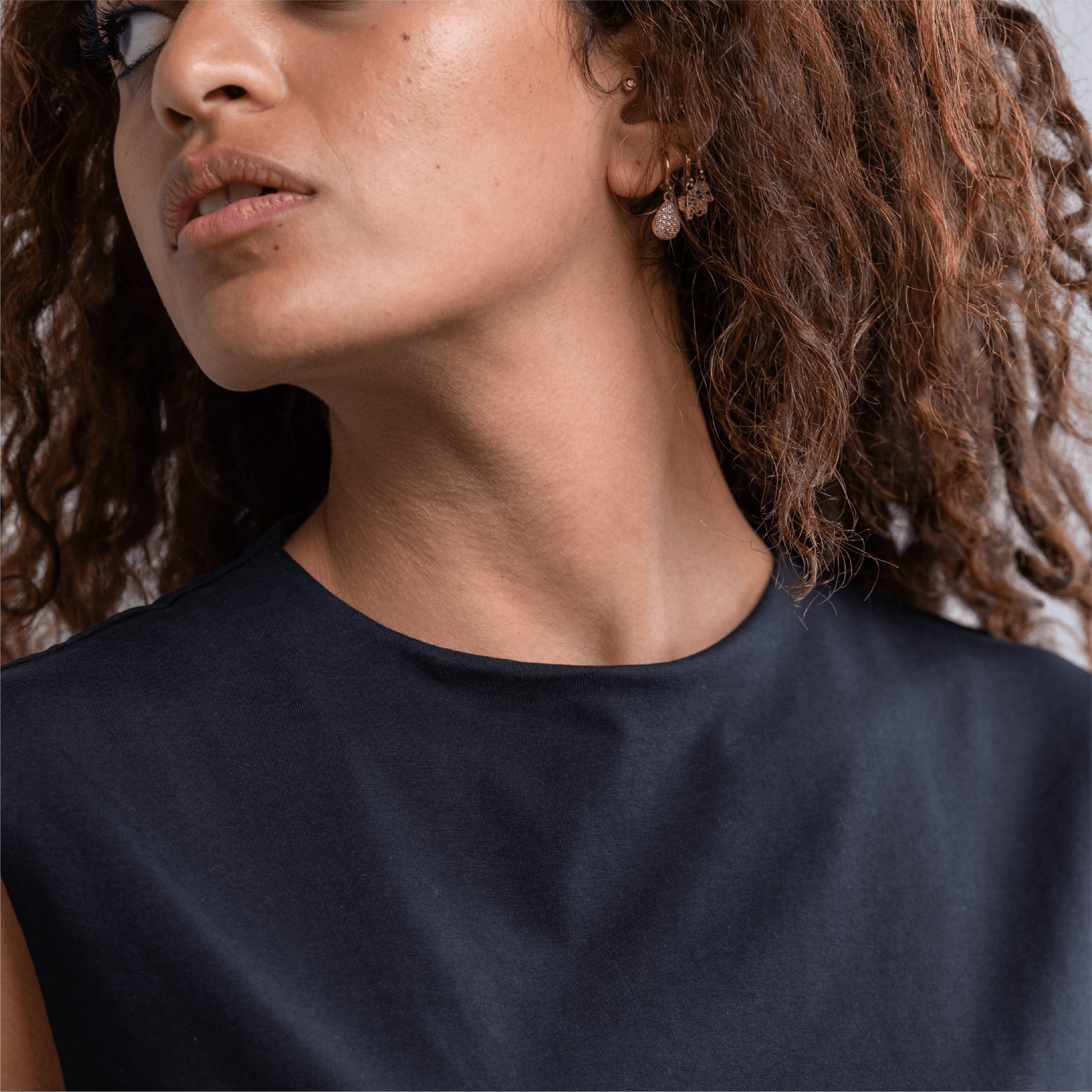 DOUBLE LAYER LONG FIT SLEEVELESS BASIC T-SHIRT Round - Breathe
